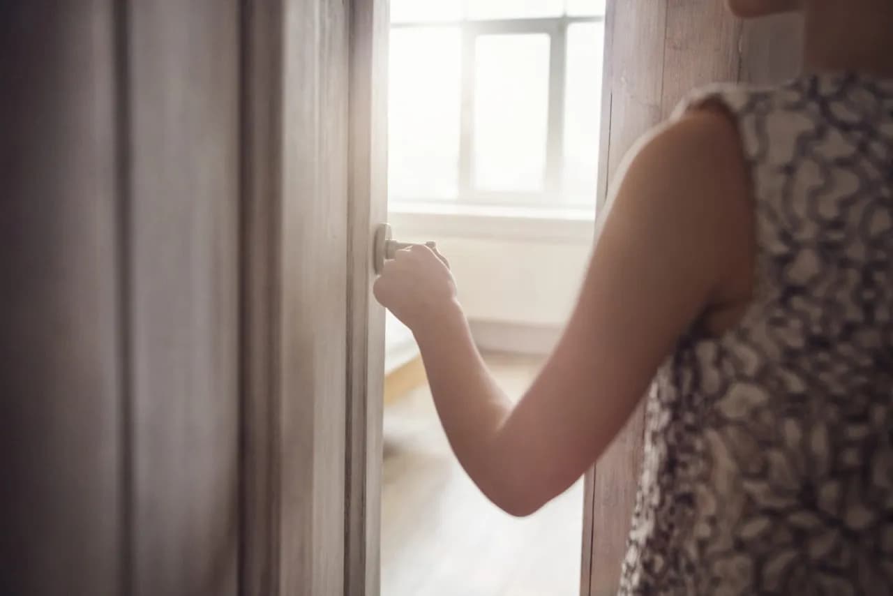Czemu masz drzwi w pokoju? Zaskakujące powody i konteksty tej frazy