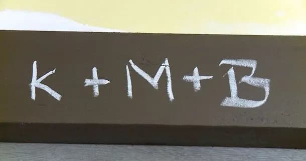Co oznacza CMB na drzwiach? Tajemnice błogosławieństwa domu